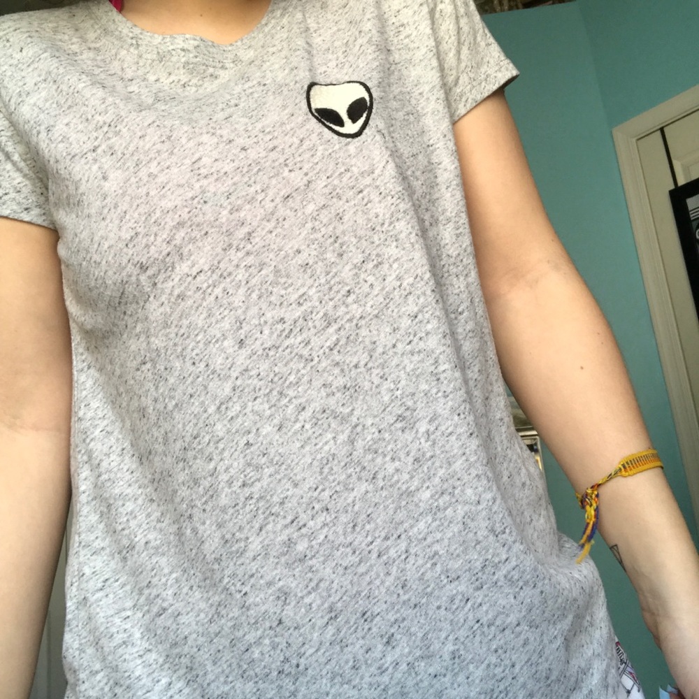 Brandy Melville Classic grey alien tee